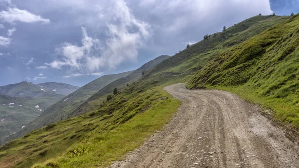 Paisagem de montanha ao longo da estrada para Colle dell 'Assietta — Fotografia de Stock