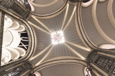 Turin, Piedmont, İtalya: gece San Federico Galeri