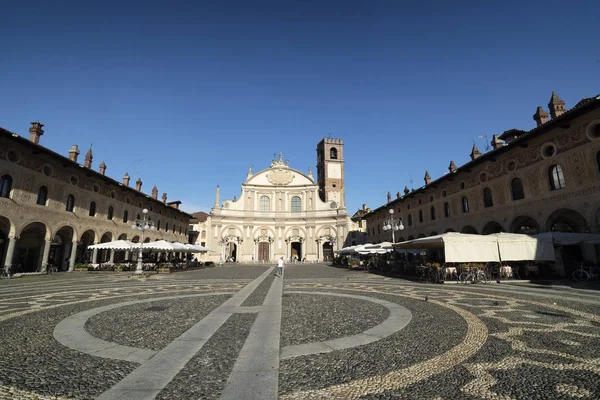 维格瓦诺 帕维亚 伦巴第大 意大利 这座城市的历史主要广场 被称为杜卡莱广场 — 图库照片