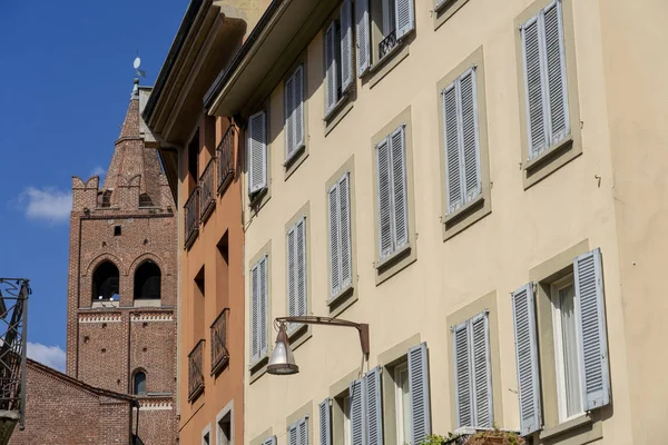 Monza, Italien: stadsbilden med Arengario tornet — Stockfoto