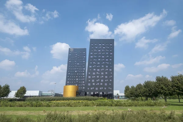 Edifici moderni a Rho, Milano, Italia — Foto Stock