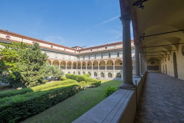 Chiostro del monastero di San Vittore a Milano — Foto Stock