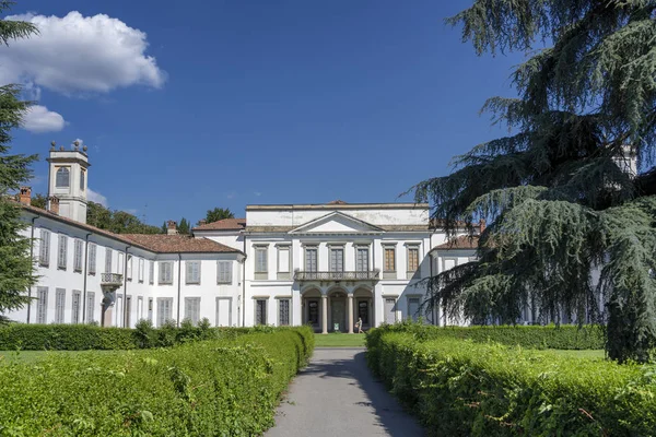 Monza (Itália), Palácio Mirabello no parque — Fotografia de Stock