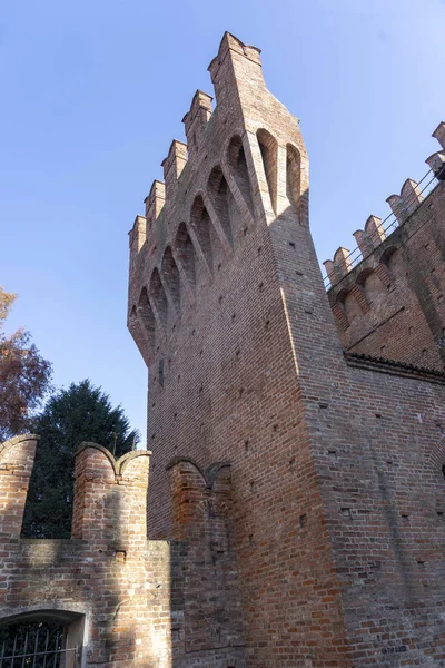 Замок Сан-Коломбано-аль-Ламбро, Италия — стоковое фото