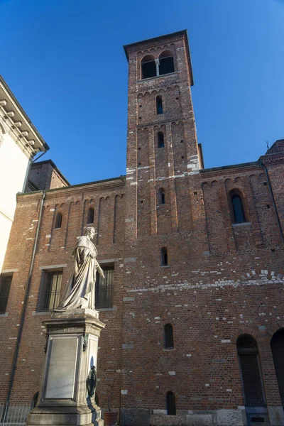 Milán: Iglesia del Santo Sepolcro —  Fotos de Stock