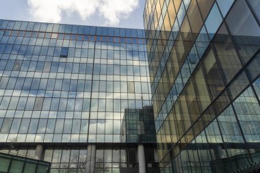 Domodossola, Milan ile birlikte modern bina