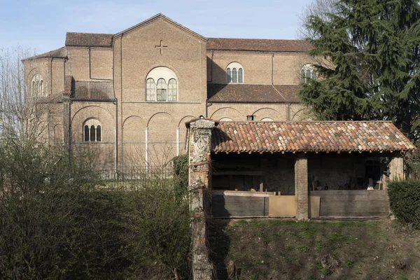 Edifícios antigos ao longo do canal Martesana em Groppello, Milão — Fotografia de Stock