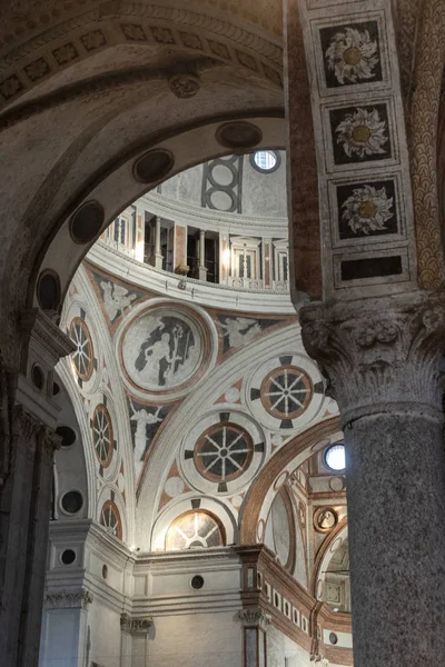 Milan, Kościół Santa Maria delle Grazie, wnętrze — Zdjęcie stockowe