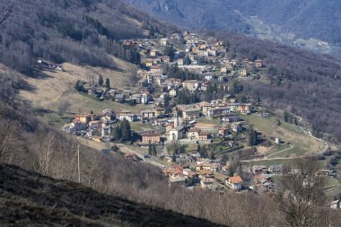 Valcava 'dan dağ manzarası, Lombardiya