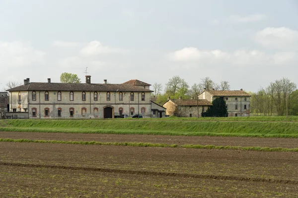 Antigua granja cerca de Pavía, Italia — Foto de Stock