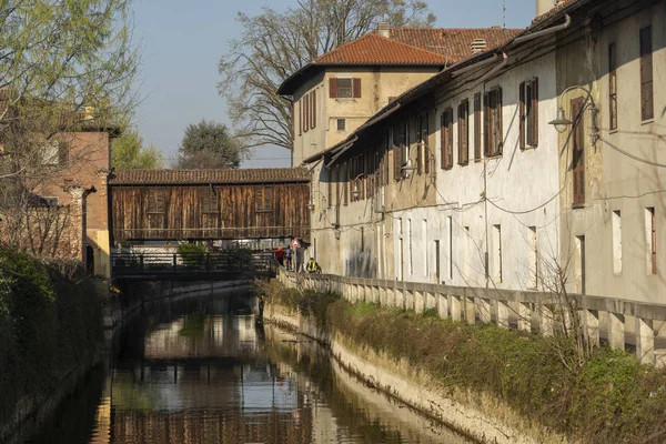 Gorgonzola (Milan), along Martesana canal — Stock Photo, Image