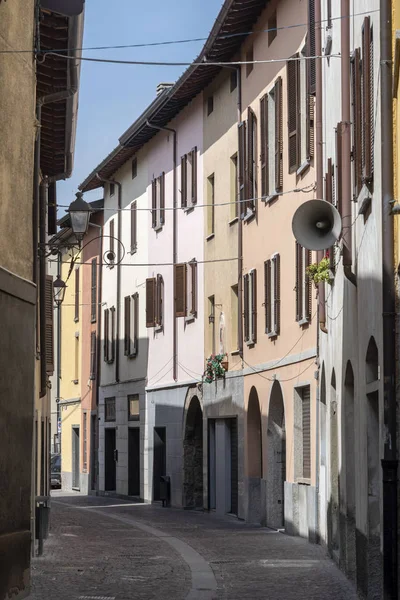 Antigua calle de Oggiono, Italia — Foto de Stock