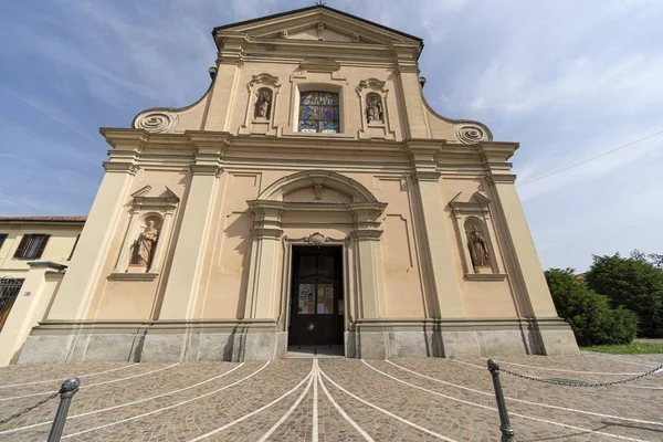 Caselle Лурані: екстер'єр церкви Сан-Парма — стокове фото