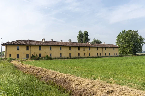 Oude boerderij in de buurt van Carpiano, Milaan — Stockfoto