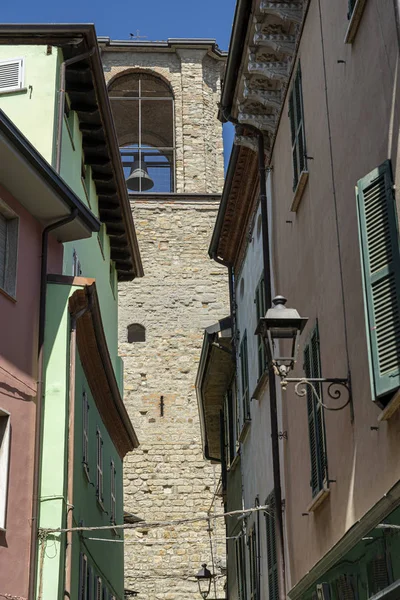 Varzi, gamla stan i Pavia provins — Stockfoto