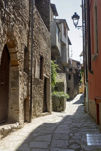 Varzi, casco antiguo de la provincia de Pavía — Foto de Stock