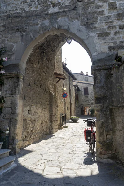 Varzi, centro storico in provincia di Pavia — Foto Stock