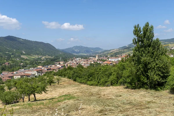 Panoramiczny widok na Varzi, Pavia, Włochy — Zdjęcie stockowe