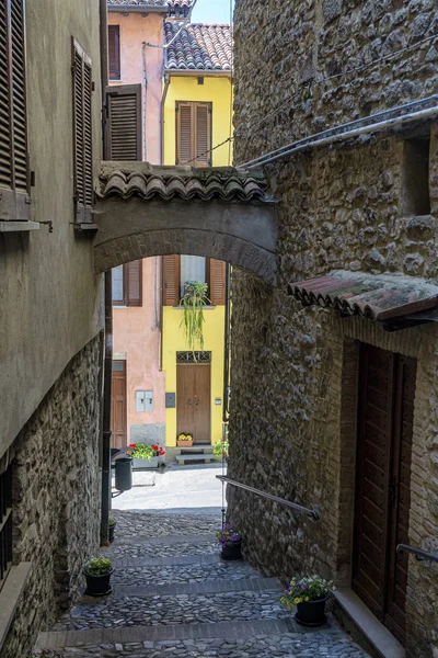 Varzi, casco antiguo de la provincia de Pavía —  Fotos de Stock