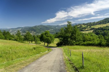 Brattello geçidi boyunca dağ manzarası