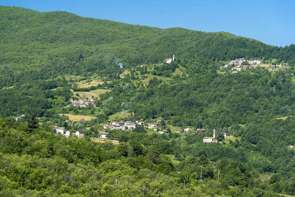 Paisaje de montaña a lo largo del paso Brattello —  Fotos de Stock