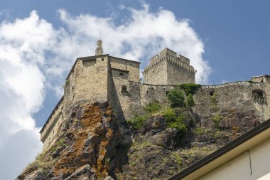 Bardi, Parma ilinin tarihi şehri