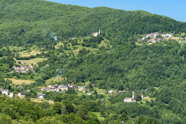 Brattello geçidi boyunca dağ manzarası