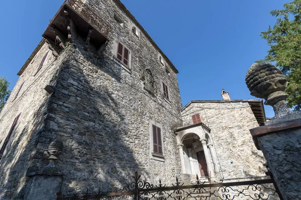 Gammalt lantligt hus längs vägen till Prato Barbieri — Stockfoto