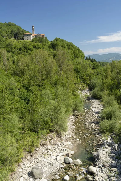 Paisaje de montaña a lo largo del paso Brattello — Foto de Stock