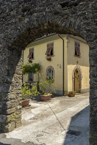 Lusuolo, pueblo histórico en Lunigiana, Toscana —  Fotos de Stock