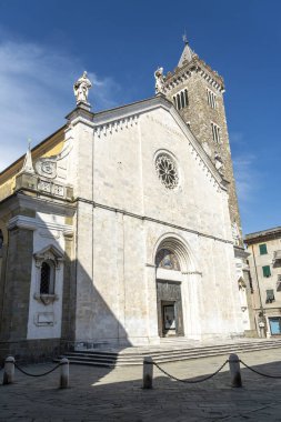 Sarzana: tarihi katedral
