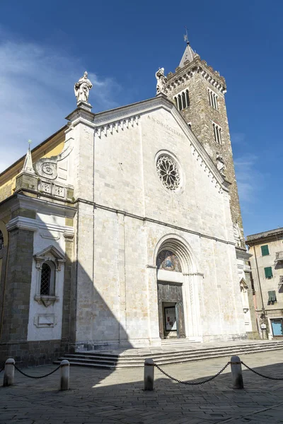 Sarzana: historische Kathedrale — Stockfoto