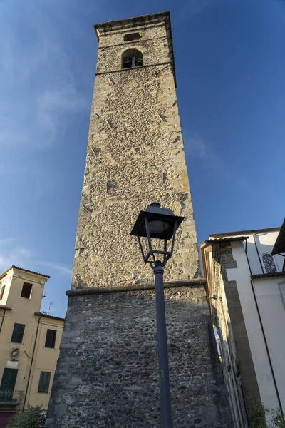 Castelnuovo di Garfagnana, Olaszország, történelmi város — Stock Fotó