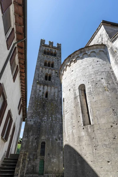 Iglesia medieval en Diecimo, Lucca —  Fotos de Stock