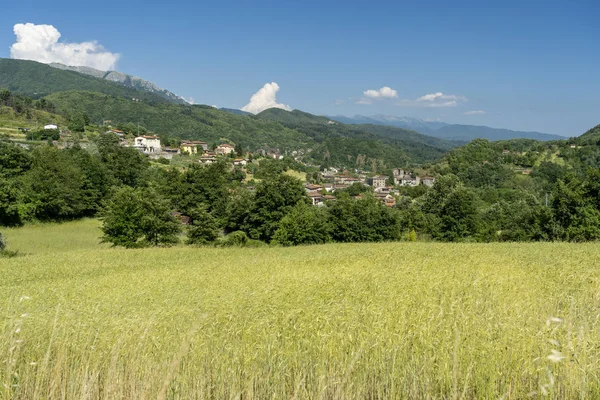 Piazza al Serchio, Toskana'nın panoramik manzarası