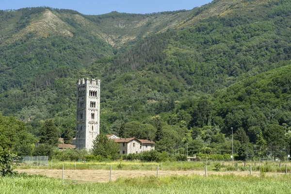 Middeleeuwse kerk in DIECIMO, Lucca — Stockfoto