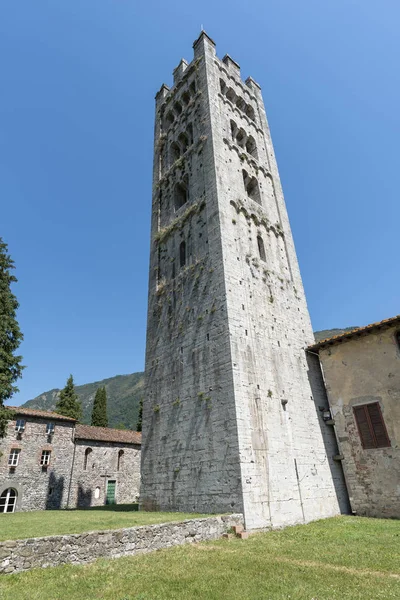 Middeleeuwse kerk in DIECIMO, Lucca — Stockfoto