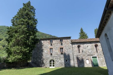 Diecimo, Lucca'daki Ortaçağ kilisesi