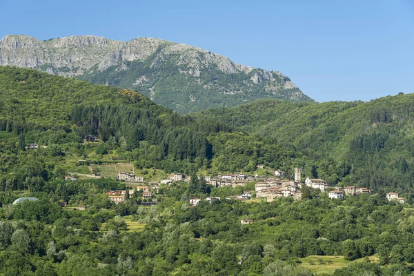 Панорамный вид на Сан-Романо в Гарфаньяне, Тоскана — стоковое фото