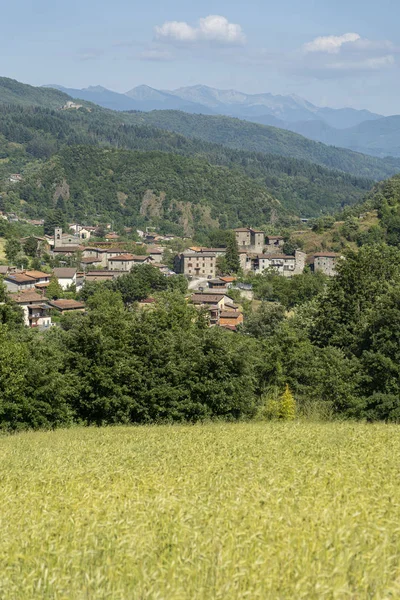 Panoramatický výhled na Piazza Al Serchio, Toskánsko — Stock fotografie