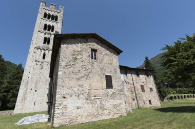 Diecimo, Lucca'daki Ortaçağ kilisesi