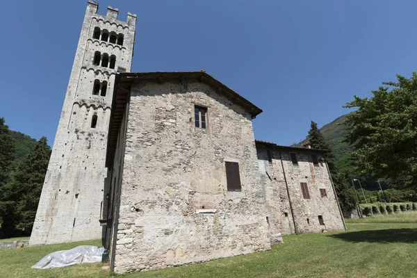 Diecimo, Lucca'daki Ortaçağ kilisesi