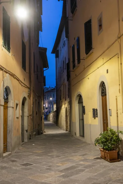 Poggibonsi (Siena) por la noche —  Fotos de Stock