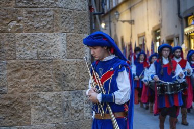 Volterra, Toskana'da ortaçağ alayı