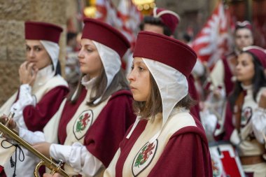 Volterra, Toskana'da ortaçağ alayı