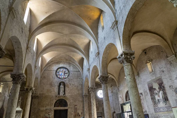 Massa Marittima, Tuscany: the medieval cathedral, interior — Stock Photo, Image
