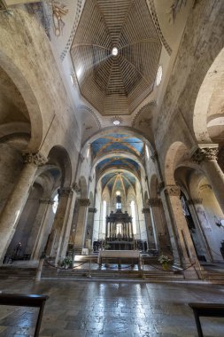 Massa Marittima, Toskana: ortaçağ katedrali, iç