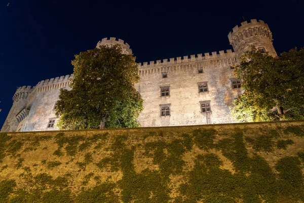 Bracciano, Roma: středověký hrad v noci — Stock fotografie