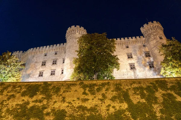 Bracciano, Roma: středověký hrad v noci — Stock fotografie