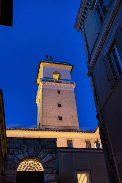 Monterotondo, Rome: de stad 's nachts — Stockfoto